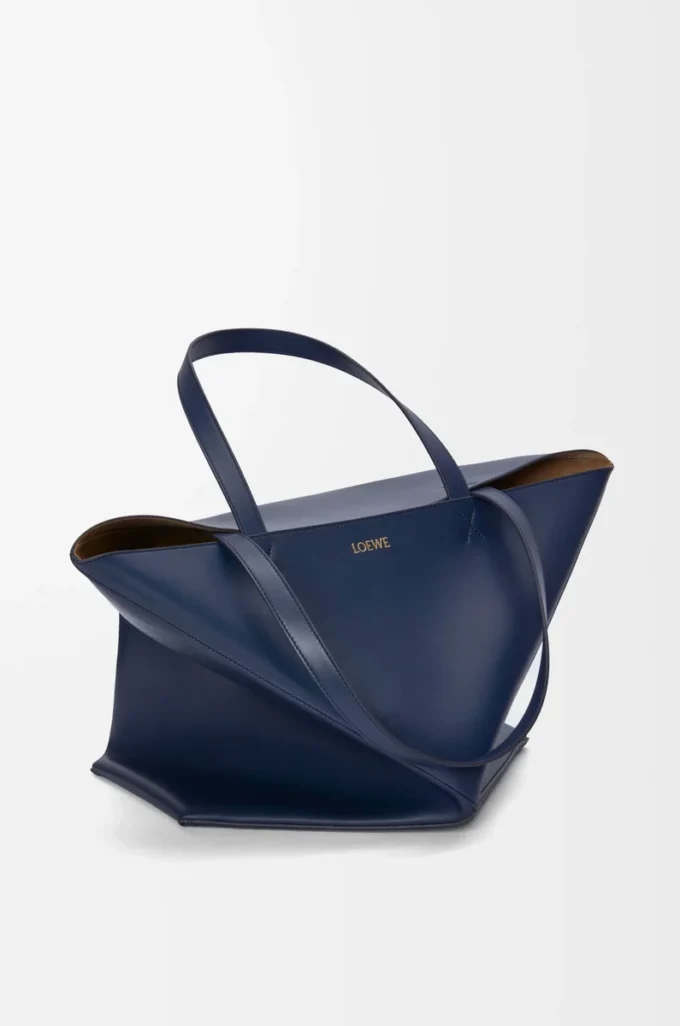 Sac cabas XL Puzzle Fold en cuir de veau brillant bleu abysse