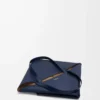 Sac cabas XL Puzzle Fold en cuir de veau brillant bleu abysse