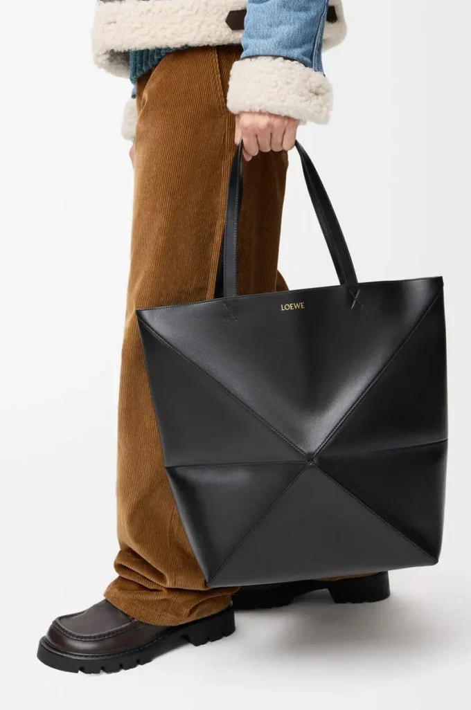 Sac cabas XL Puzzle Fold en cuir de veau brillant noir