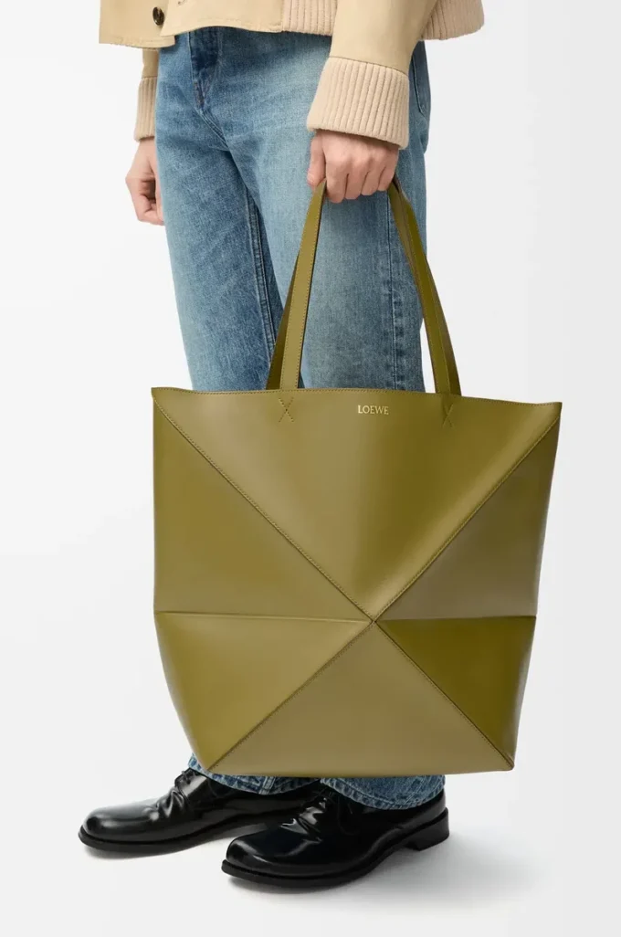 Sac cabas XL Puzzle Fold en cuir de veau brillant Olive