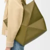 Sac cabas XL Puzzle Fold en cuir de veau brillant Olive