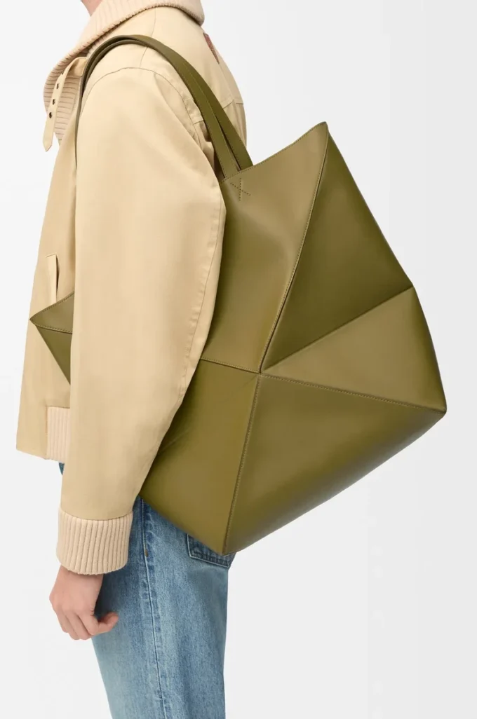 Sac cabas XL Puzzle Fold en cuir de veau brillant Olive