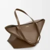 Sac cabas XL Puzzle Fold en cuir de veau brillant Umber