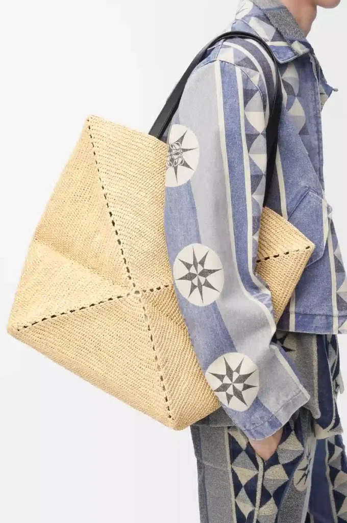 Sac cabas XL Puzzle Fold en raphia naturel/noir