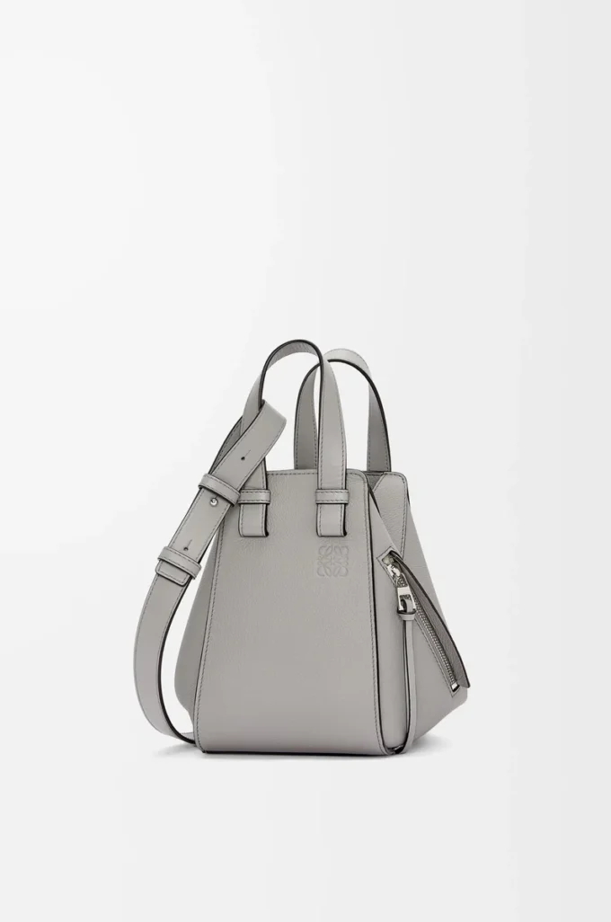 Sac compact Hammock en cuir de veau grainé souple gris perle