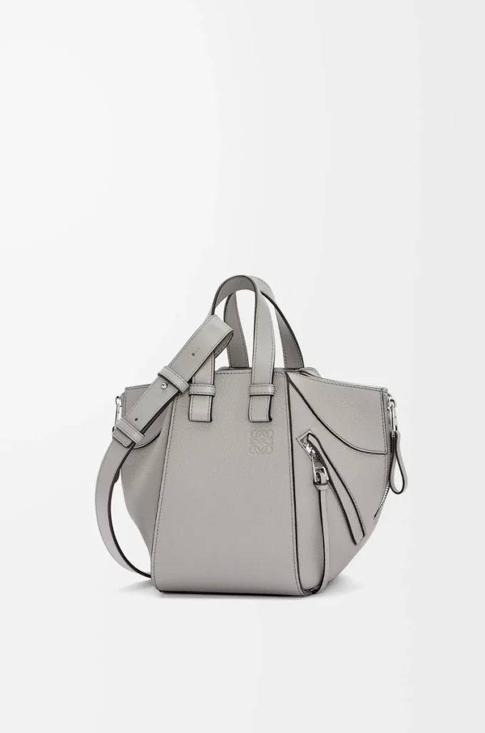 Sac compact Hammock en cuir de veau grainé souple gris perle