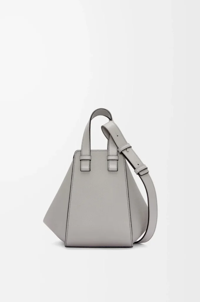 Sac compact Hammock en cuir de veau grainé souple gris perle