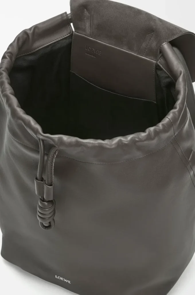Sac à dos Flamenco en cuir de veau souple et brillant Gris foncé