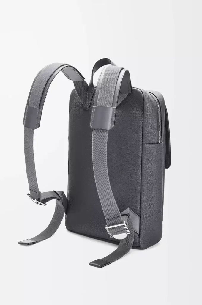 Sac à dos militaire en cuir de veau grainé souple anthracite
