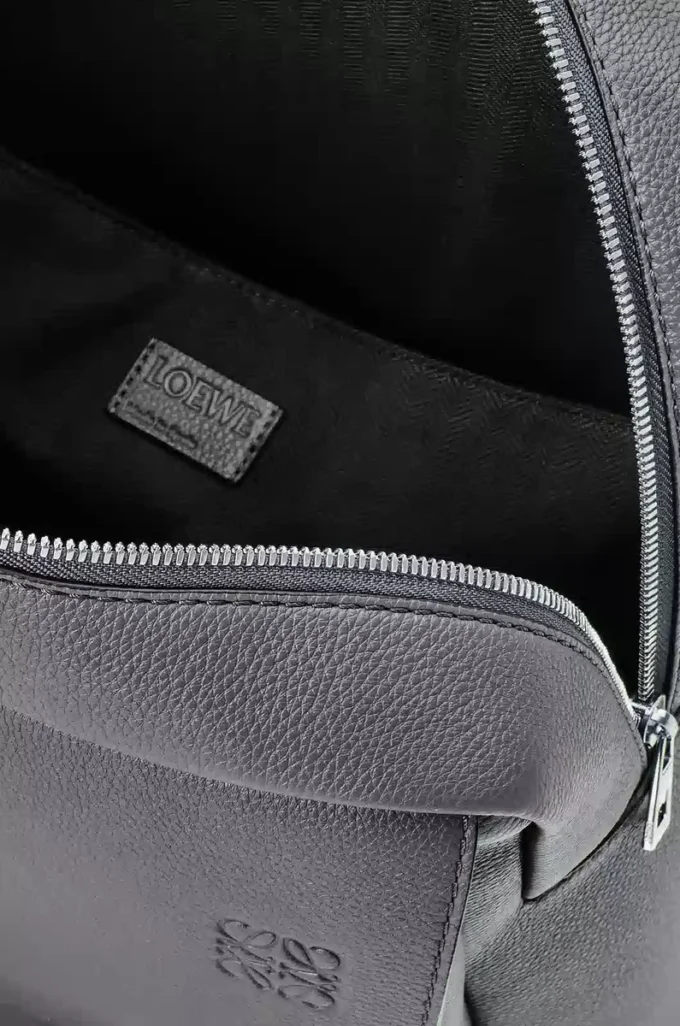Sac à dos militaire en cuir de veau grainé souple anthracite