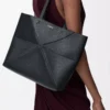 Sac fourre-tout Puzzle Fold moyen horizontal en cuir de veau grainé souple Noir