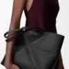 Sac fourre-tout Puzzle Fold moyen horizontal en cuir de veau grainé souple Noir