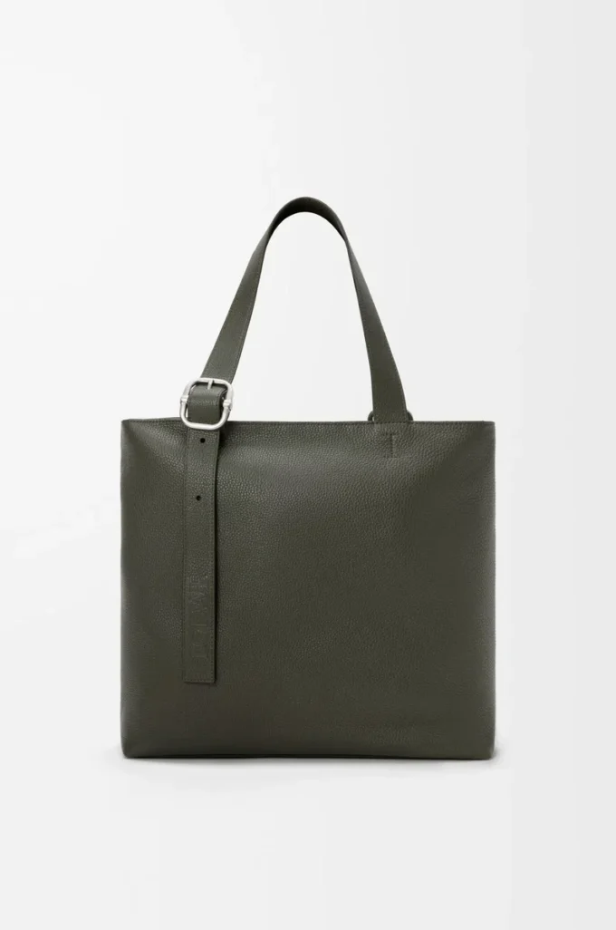 Sac fourre-tout zippé Loop en cuir de veau grainé souple Dark Khaki Sac fourre-tout zippé Loop en cuir de veau grainé souple Dark Khaki