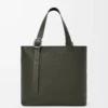 Sac fourre-tout zippé Loop en cuir de veau grainé souple Dark Khaki Sac fourre-tout zippé Loop en cuir de veau grainé souple Dark Khaki