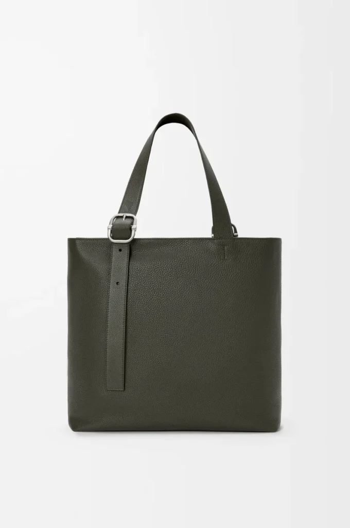 Sac fourre-tout zippé Loop en cuir de veau grainé souple Dark Khaki Sac fourre-tout zippé Loop en cuir de veau grainé souple Dark Khaki