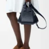 Sac Hammock compact en cuir de veau grainé souple Bleu marine foncé