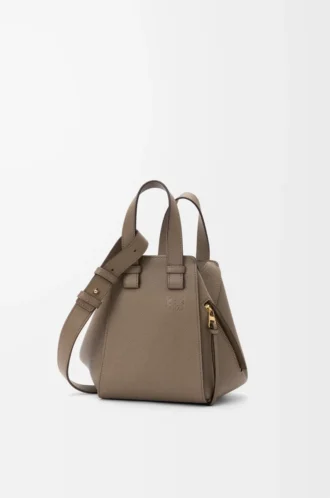 Sac Hammock compact en cuir de veau grainé souple Taupe