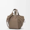 Sac Hammock compact en cuir de veau grainé souple Taupe Sac Hammock compact en cuir de veau grainé souple Taupe