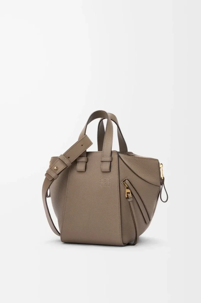 Sac Hammock compact en cuir de veau grainé souple Taupe Sac Hammock compact en cuir de veau grainé souple Taupe