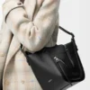 Sac Hammock Flip en cuir de veau classique noir Sac Hammock Flip en cuir de veau classique noir