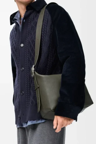 Sac hobo Loop en cuir de veau grainé souple Kaki foncé