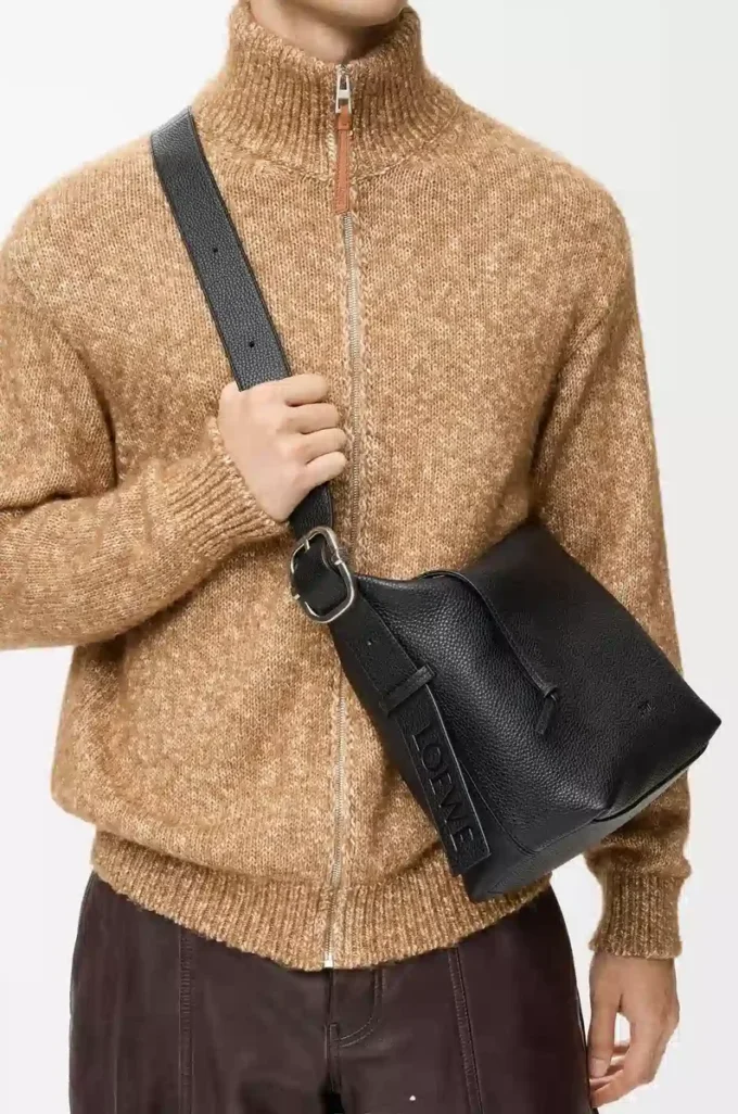 Sac hobo Loop en cuir de veau grainé souple Noir
