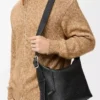 Sac hobo Loop en cuir de veau grainé souple Noir