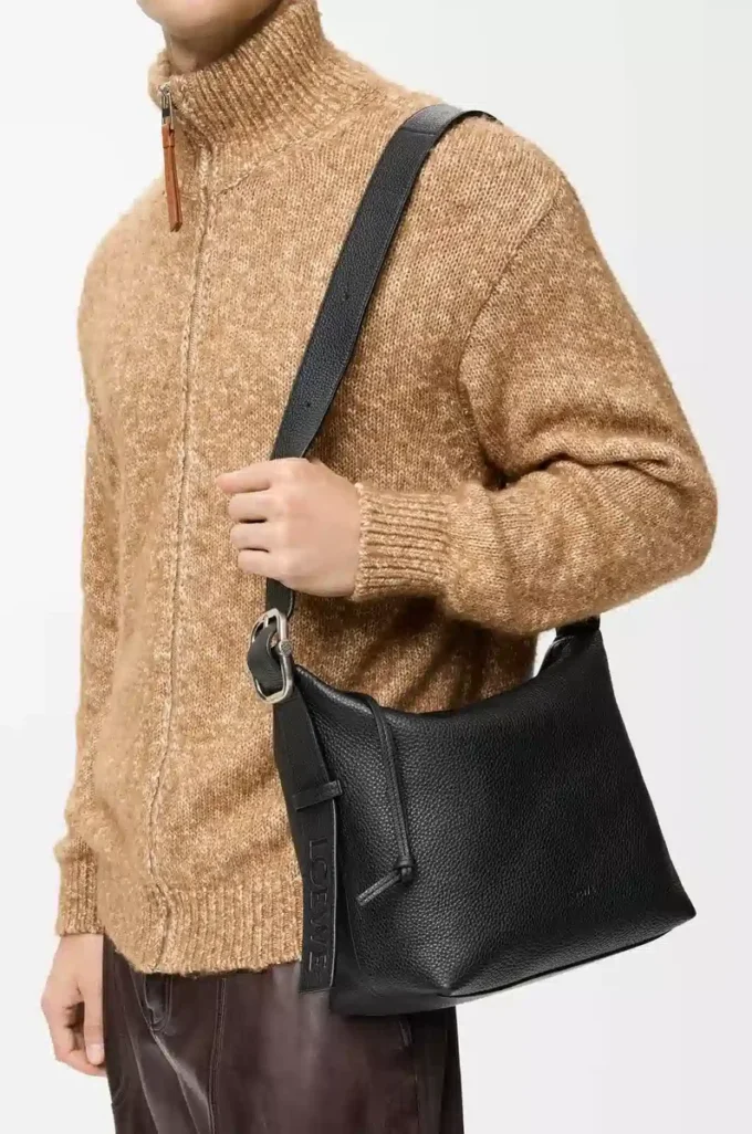 Sac hobo Loop en cuir de veau grainé souple Noir