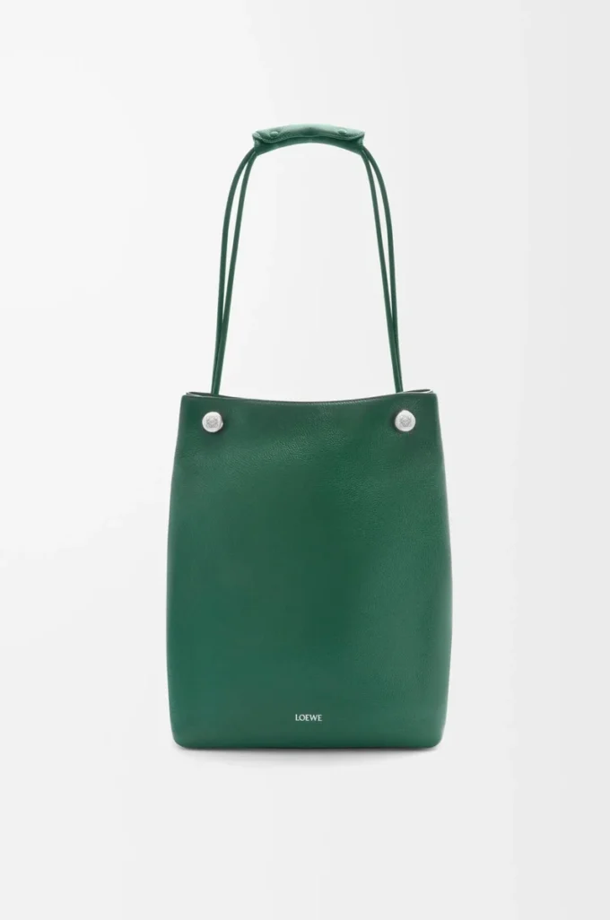 Sac hobo Pebble en cuir de veau grainé souple Evergreen Sac hobo Pebble en cuir de veau grainé souple Evergreen