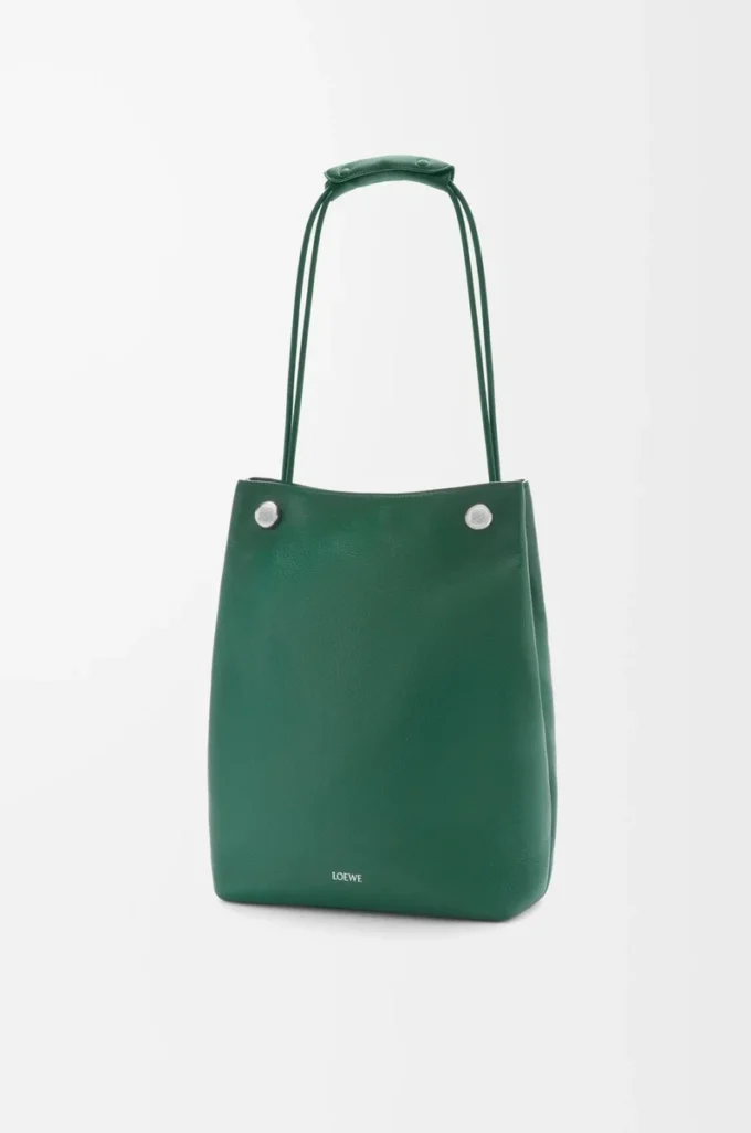 Sac hobo Pebble en cuir de veau grainé souple Evergreen Sac hobo Pebble en cuir de veau grainé souple Evergreen