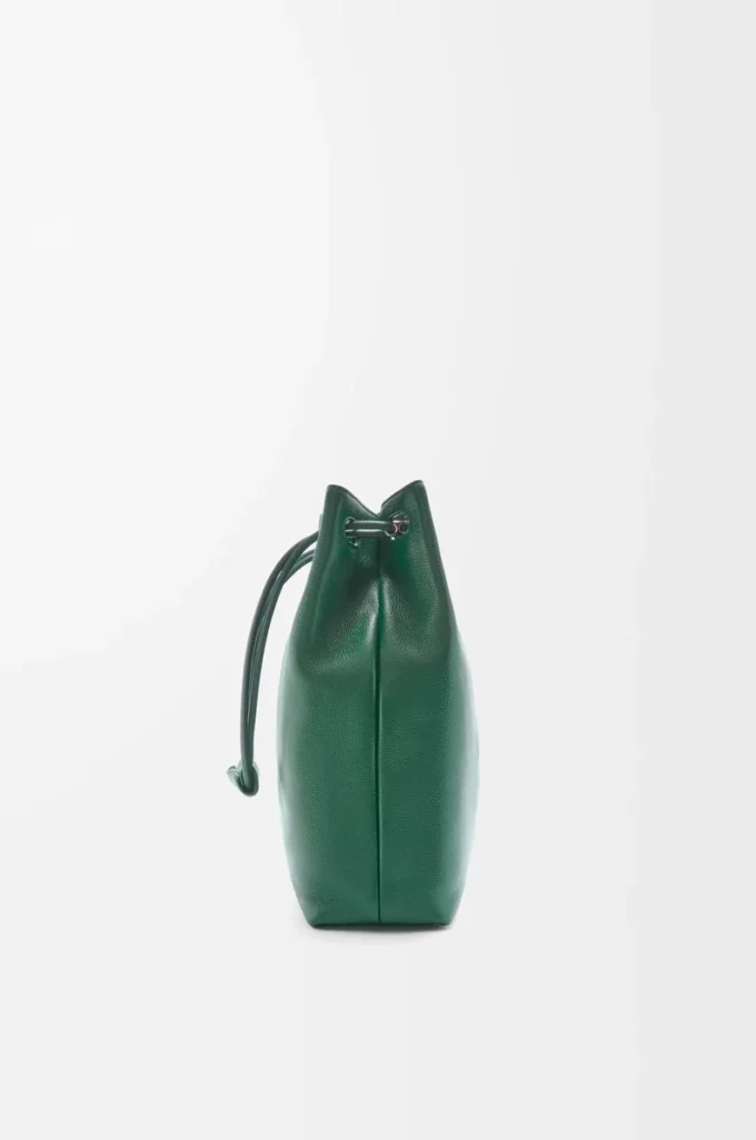 Sac hobo Pebble en cuir de veau grainé souple Evergreen Sac hobo Pebble en cuir de veau grainé souple Evergreen
