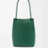 Sac hobo Pebble en cuir de veau grainé souple Evergreen Sac hobo Pebble en cuir de veau grainé souple Evergreen