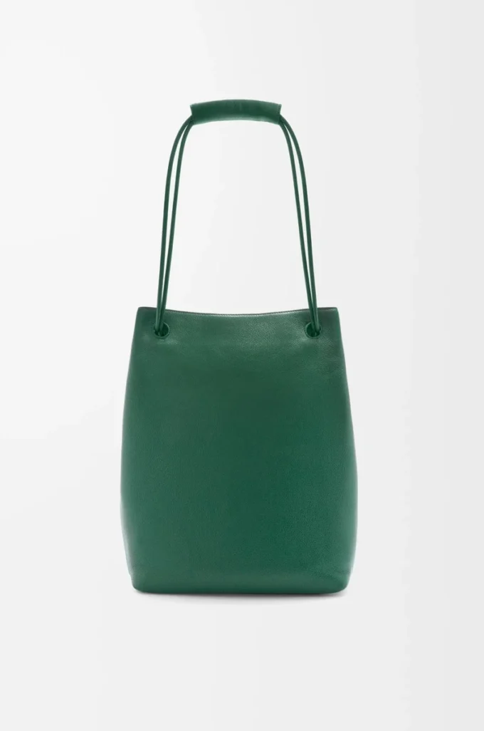 Sac hobo Pebble en cuir de veau grainé souple Evergreen Sac hobo Pebble en cuir de veau grainé souple Evergreen