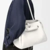 Sac Madrid moyen en cuir de veau grainé souple blanc cassé
