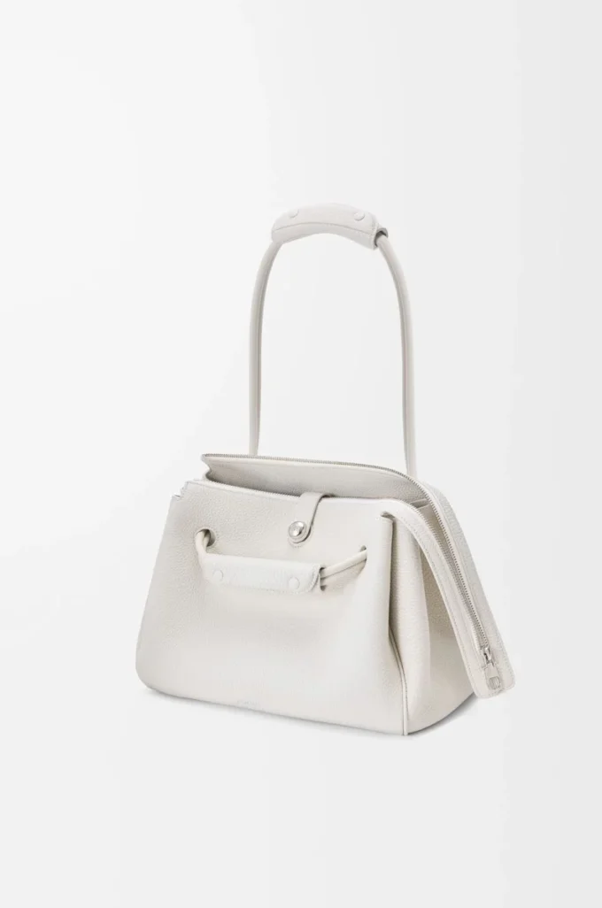 Sac Madrid moyen en cuir de veau grainé souple blanc cassé