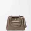 Sac Madrid moyen en cuir de veau grainé souple Taupe