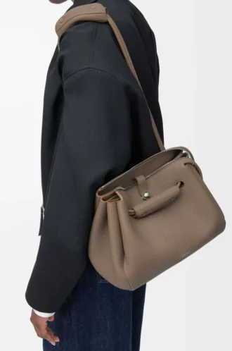 Sac Madrid moyen en cuir de veau grainé souple Taupe