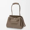 Sac Madrid moyen en cuir de veau grainé souple Taupe
