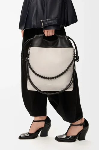 Sac à main Flamenco en cuir d&rsquo;agneau nappa moelleux Light Ghost/Black