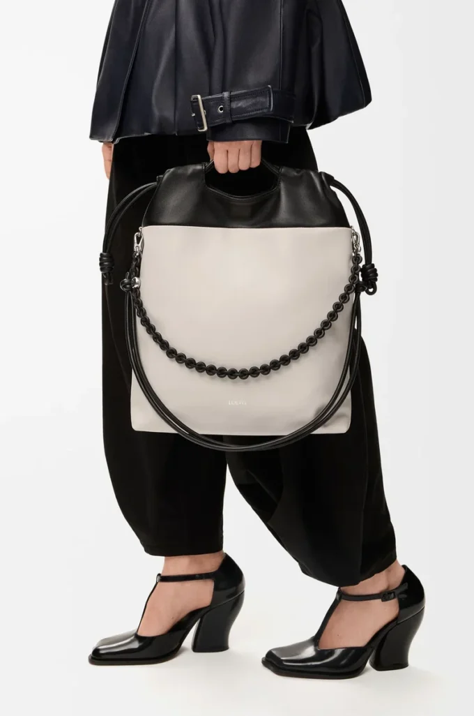 Sac à main Flamenco en cuir d&rsquo;agneau nappa moelleux Light Ghost/Black