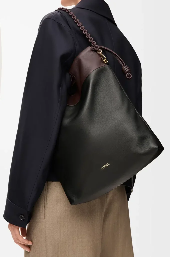 Sac à main Flamenco en cuir d’agneau nappa souple Noir/Marron foncé Sac à main Flamenco en cuir d’agneau nappa souple Noir/Marron foncé