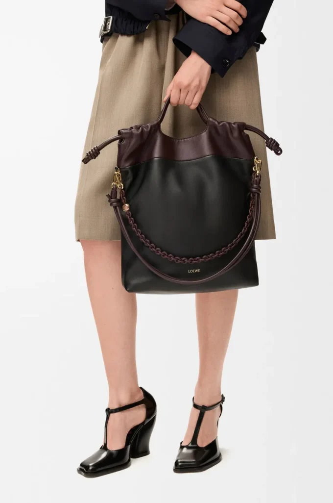 Sac à main Flamenco en cuir d’agneau nappa souple Noir/Marron foncé Sac à main Flamenco en cuir d’agneau nappa souple Noir/Marron foncé