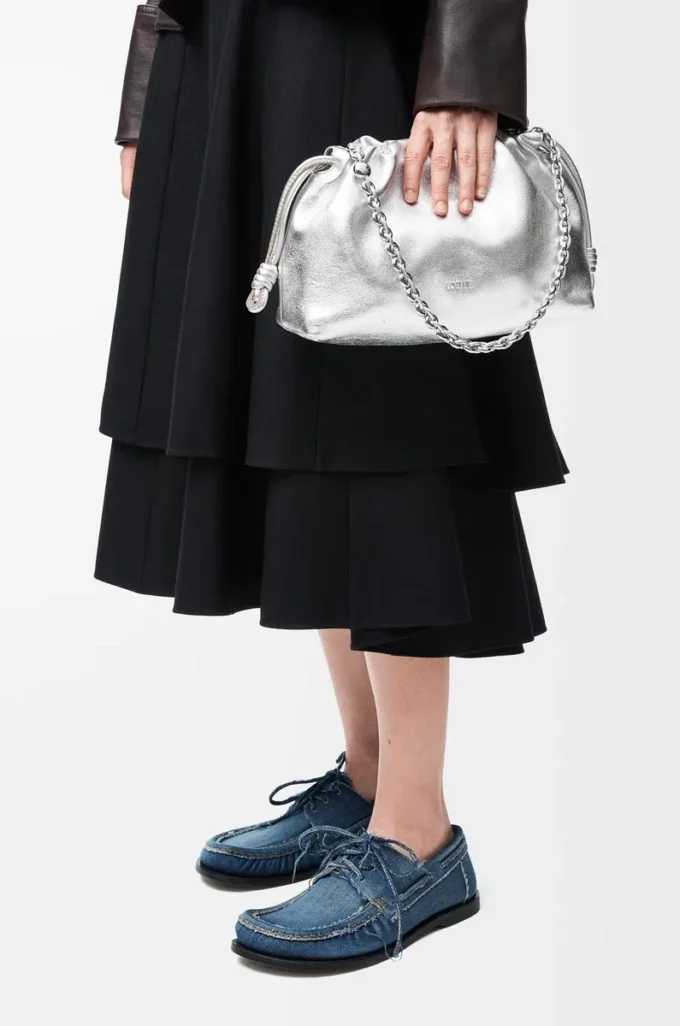 Sac à main Flamenco moyen en cuir d&rsquo;agneau laminé Argent