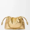 Sac à main Flamenco moyen en cuir d&rsquo;agneau laminé doré
