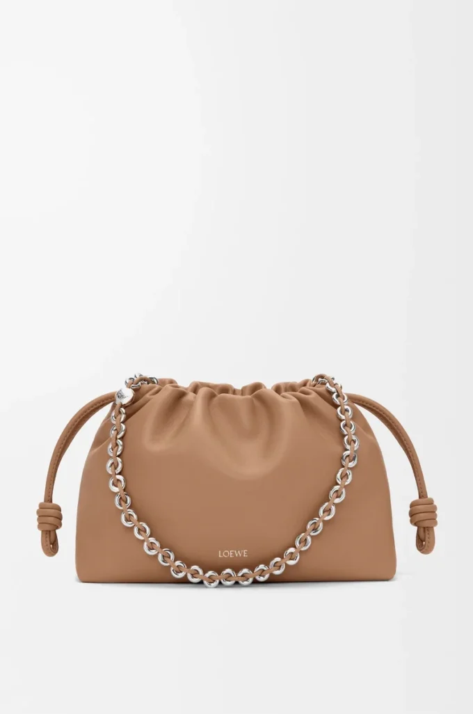 Sac à main Flamenco moyen en cuir d’agneau nappa moelleux Mocha Sac à main Flamenco moyen en cuir d’agneau nappa moelleux Mocha