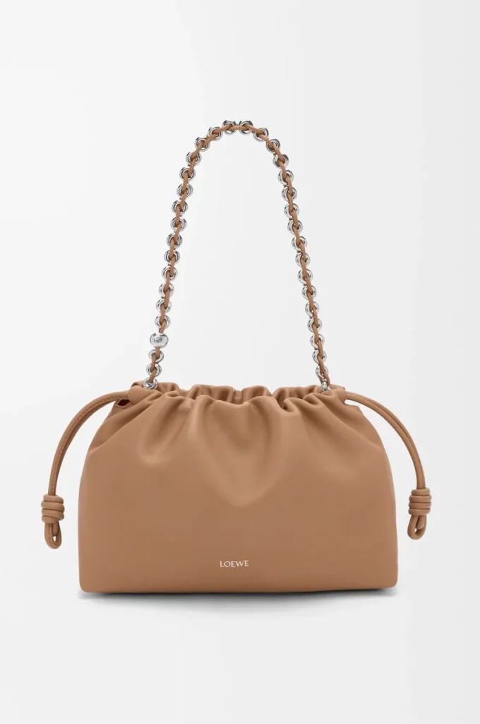Sac à main Flamenco moyen en cuir d’agneau nappa moelleux Mocha Sac à main Flamenco moyen en cuir d’agneau nappa moelleux Mocha