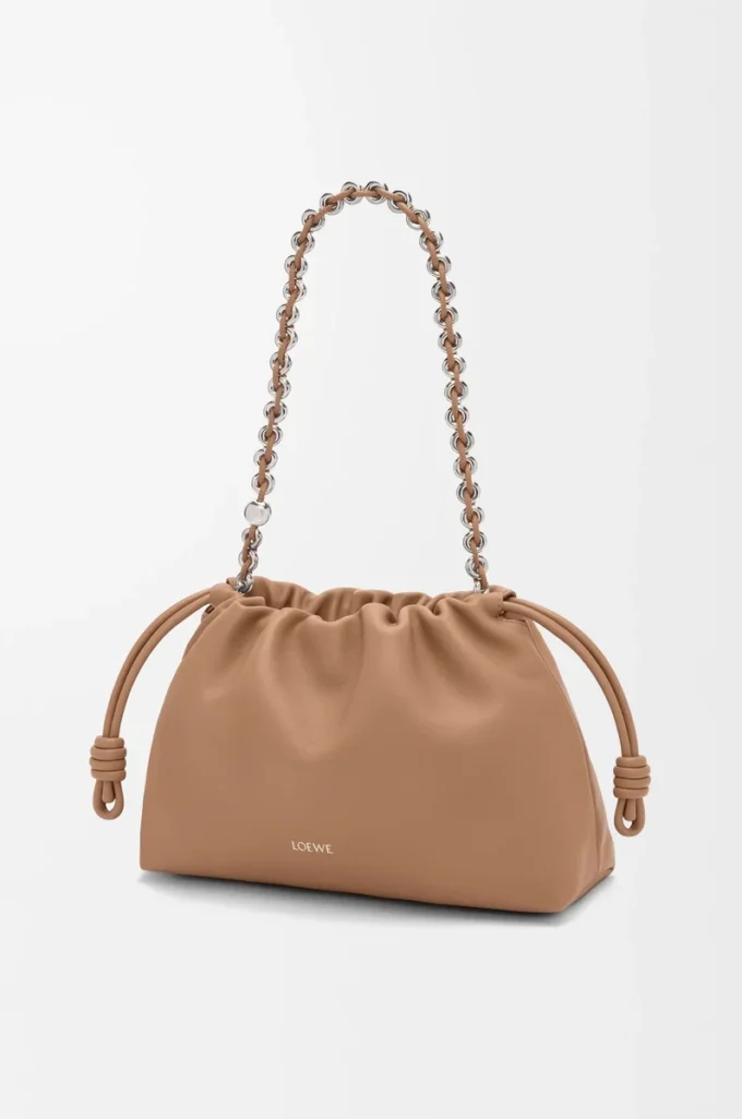 Sac à main Flamenco moyen en cuir d’agneau nappa moelleux Mocha Sac à main Flamenco moyen en cuir d’agneau nappa moelleux Mocha