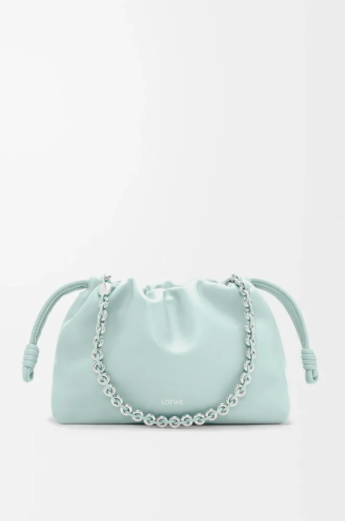 Sac à main Flamenco moyen en cuir d’agneau nappa souple, couleur Frozen Sac à main Flamenco moyen en cuir d’agneau nappa souple, couleur Frozen
