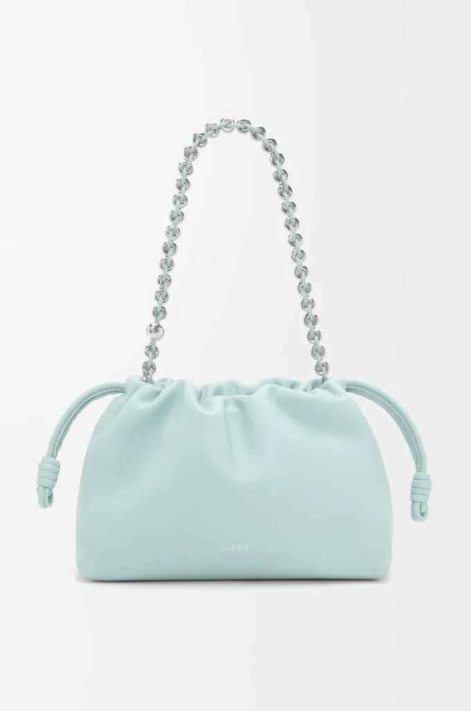 Sac à main Flamenco moyen en cuir d’agneau nappa souple, couleur Frozen Sac à main Flamenco moyen en cuir d’agneau nappa souple, couleur Frozen