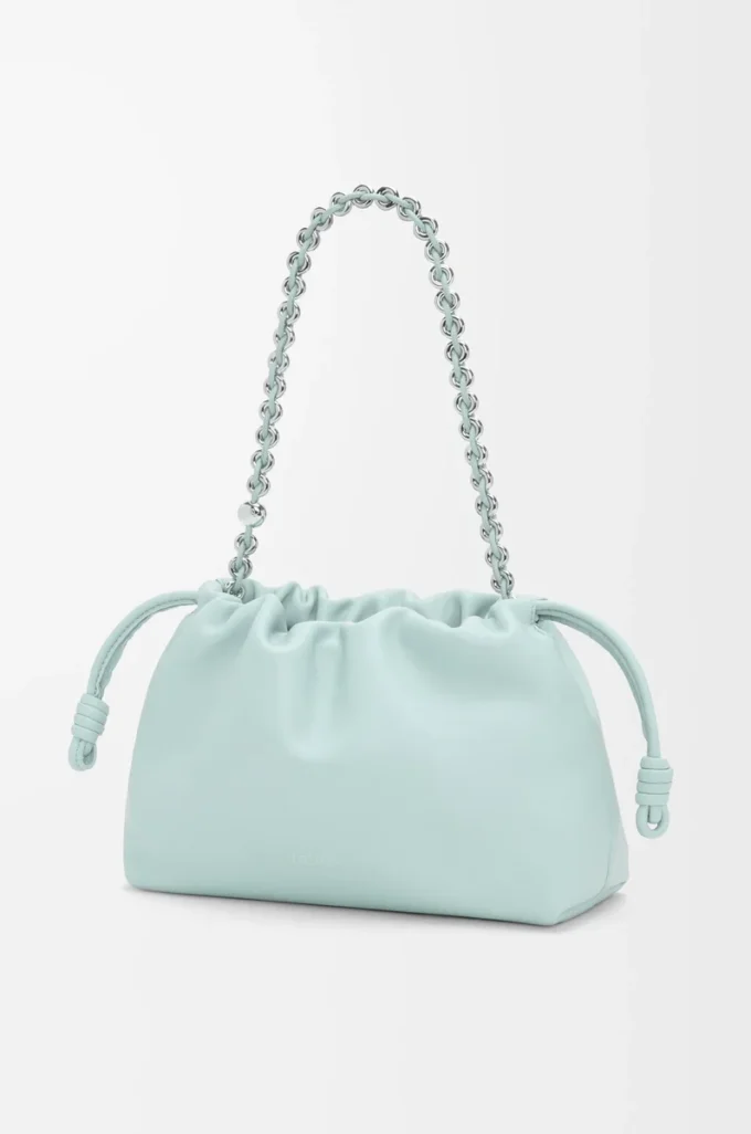 Sac à main Flamenco moyen en cuir d’agneau nappa souple, couleur Frozen Sac à main Flamenco moyen en cuir d’agneau nappa souple, couleur Frozen